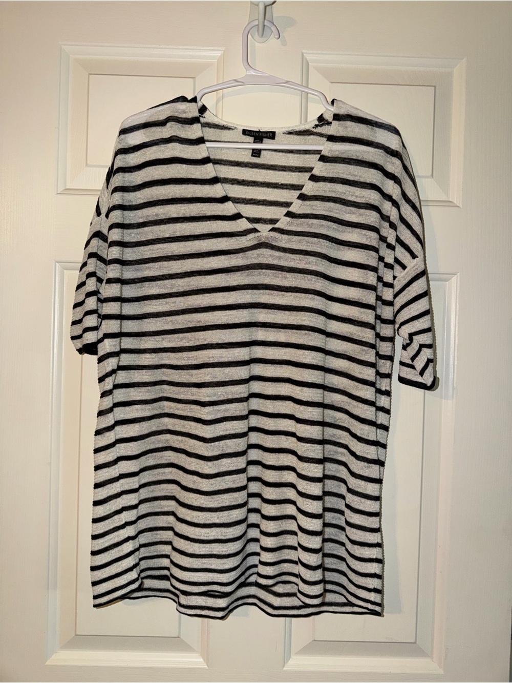 Eileen Fisher relaxed V-neck top - size M